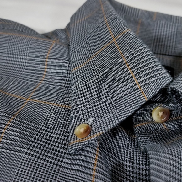 Jos A Bank long sleeve Traveler's collection - Picture 3 of 8